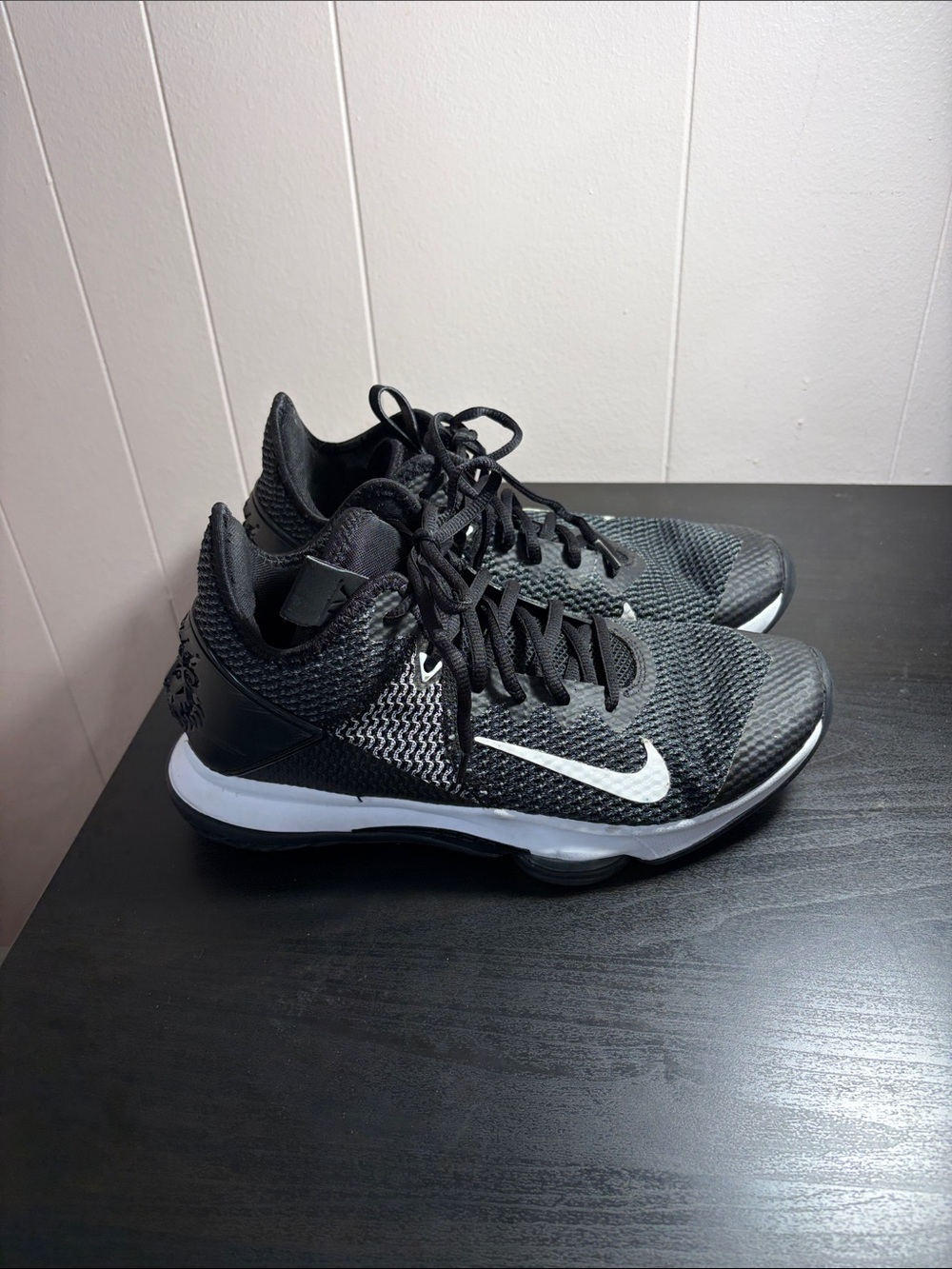 Nike Men's Black and White Performance Basketball Shoes